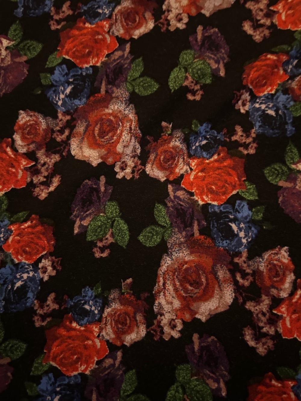 Source Unknown Black Floral Short Sleeve Scoop Neck Tee with Red Roses